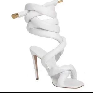 Oversized Strap heels